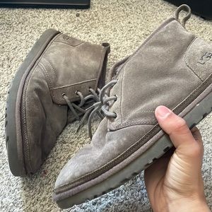 Gray men’s Uggs 🕷️🕷️